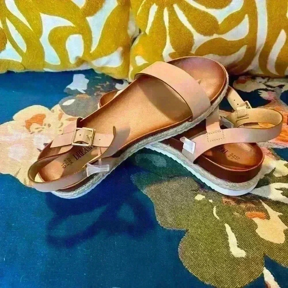 Brand New Dreampairs Platform Sandals - Picture 2 of 4